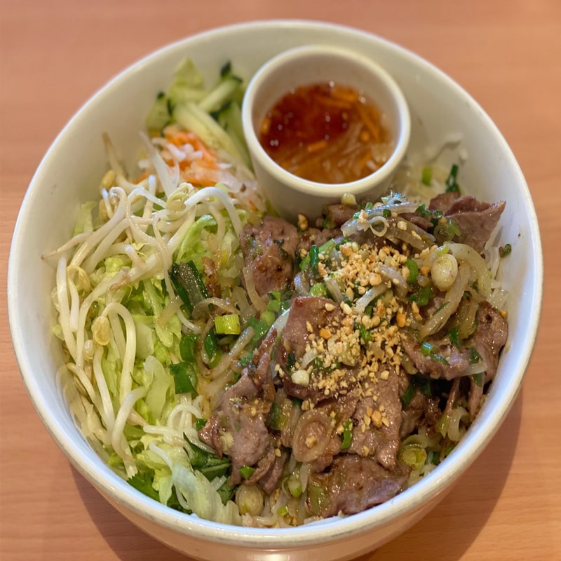 22. Rice Noodles with Sautéed Beef 22. Rice Noodles with Sautéed Beef