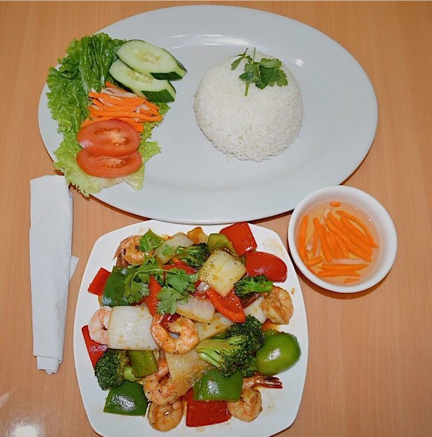 C7. Spicy Shrimp Sauteed w Broccoli, Bell Pepper, Onion in Lemongrass Sauce on Steamed Rice Dish C7. Spicy Shrimp Sauteed w Broccoli, Bell Pepper, Onion in Lemongrass Sauce on Steamed Rice Dish