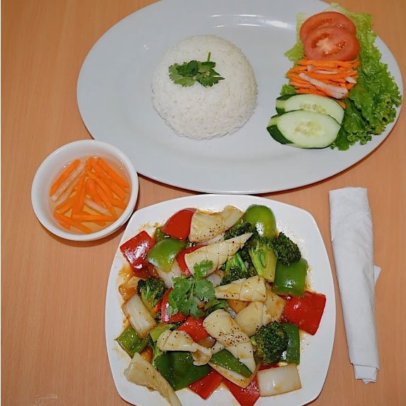 C8. Spicy Squid Sauteed w Broccoli, Bell Pepper, Onion in Lemongrass Sauce on Steamed Rice Dish C8. Spicy Squid Sauteed w Broccoli, Bell Pepper, Onion in Lemongrass Sauce on Steamed Rice Dish