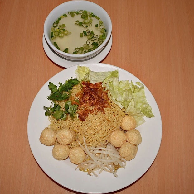 H10. Dried Egg Noodle, Fried Fish Ball w Soup on the Side H10. Dried Egg Noodle, Fried Fish Ball w Soup on the Side