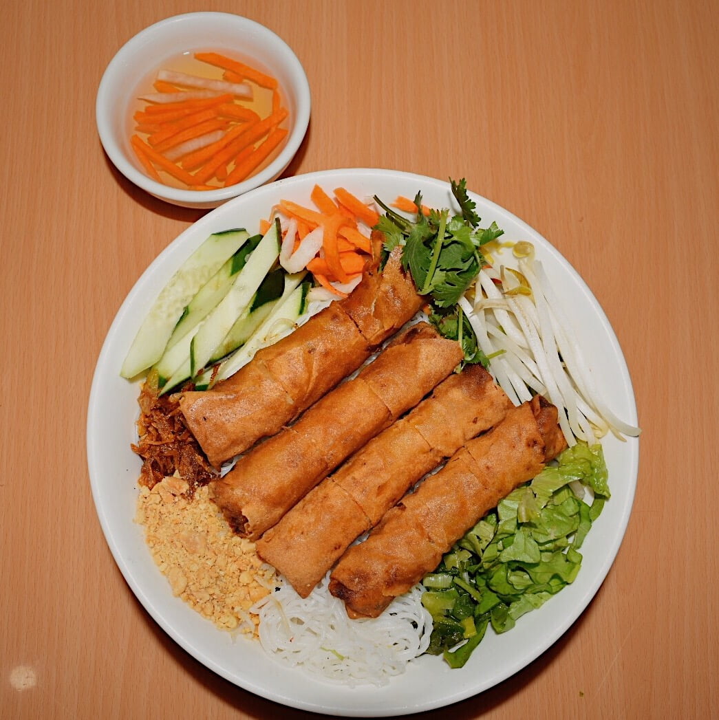 V1. Rice Vermicelli w Fried Spring Roll V1. Rice Vermicelli w Fried Spring Roll