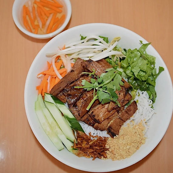 V2. Rice Vermicelli w Charbroiled Pork V2. Rice Vermicelli w Charbroiled Pork