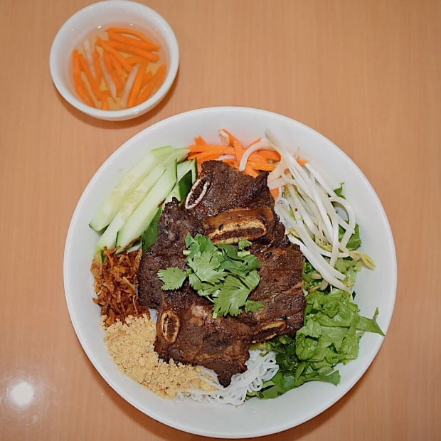 V3. Rice Vermicelli w Charbroiled Short Rib Beef V3. Rice Vermicelli w Charbroiled Short Rib Beef