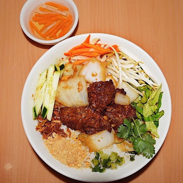 V4. Rice Vermicelli w Sautéed Beef, Onion & Lemongrass V4. Rice Vermicelli w Sautéed Beef, Onion & Lemongrass