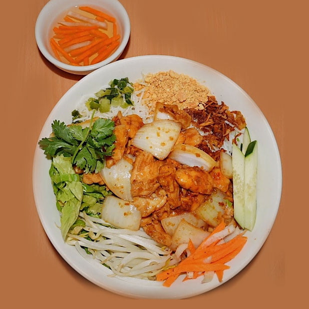V5. Rice Vermicelli w Sautéed Chicken, Onion & Lemongrass V5. Rice Vermicelli w Sautéed Chicken, Onion & Lemongrass