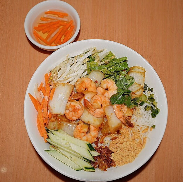 V6. Rice Vermicelli w Sautéed Shrimp, Onion & Lemongrass V6. Rice Vermicelli w Sautéed Shrimp, Onion & Lemongrass