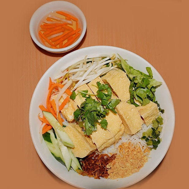 V8. Rice Vermicelli w Fried Tofu & Vegetables V8. Rice Vermicelli w Fried Tofu & Vegetables